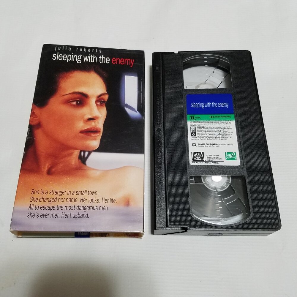 Sleeping With The Enemy VHS Tape Julia Roberts Patrick Bergin - Bundle & Save
